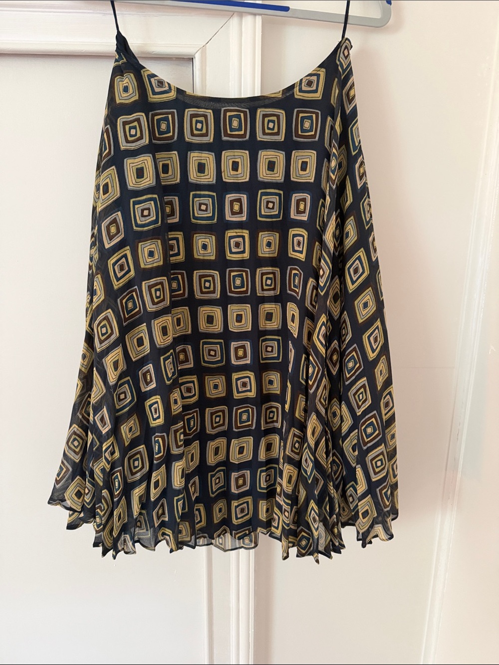Yansi Fugel Black & Gold Geometric Pleated skirt.